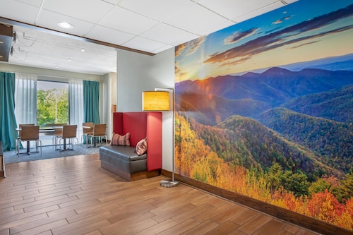 Clarion Pointe Cherokee