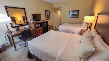 スタンダード ルーム クイーンベッド 2 台 禁煙 | 高級寝具、ピロートップベッド、セーフティボックス (室内)、デスク