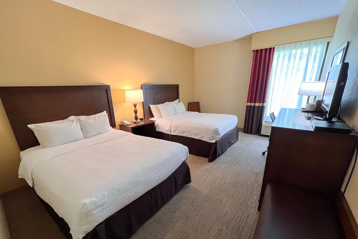 Standard Room, 2 Queen Beds, Non Smoking | Premium bedding, pillowtop beds, in-room safe, desk