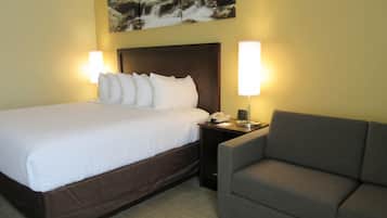 Habitació, 1 llit de matrimoni gran, no fumadors | Roba de llit d'alta qualitat i matalassos amb encoixinament addicional