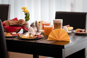 Kontinental frokost hver dag (EUR 7.90 per person)