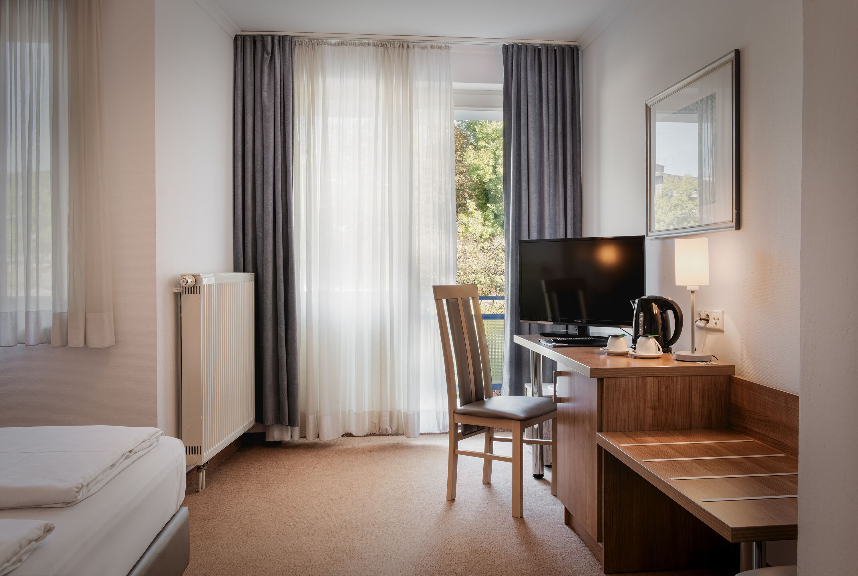 single room | hypo-allergenic bedding, in-room safe, desk, blackout curtains