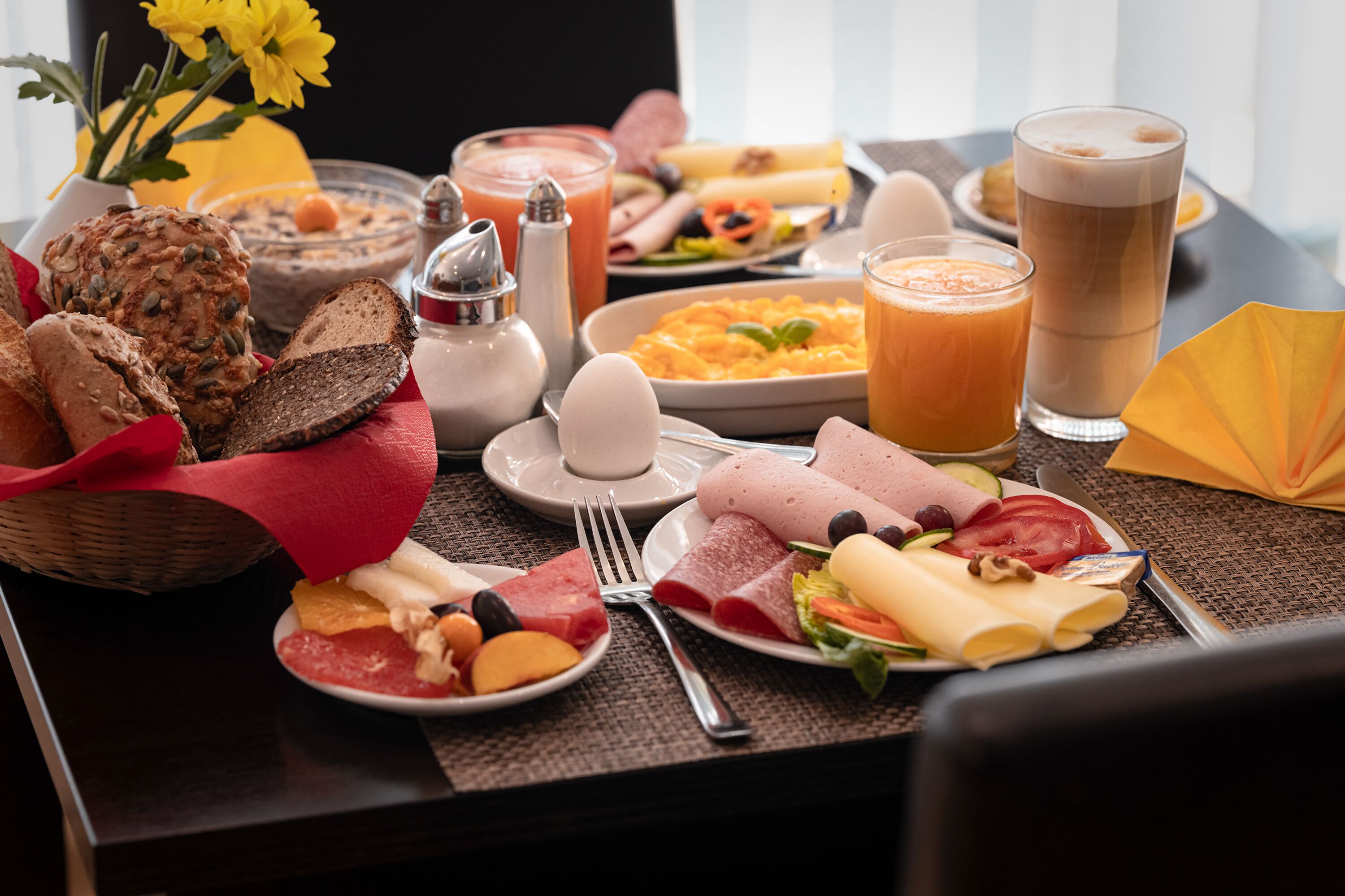 daily continental breakfast (eur 7.90 per person)