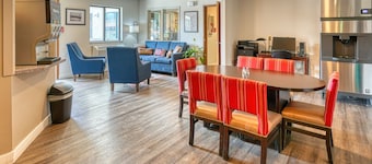 Yellowstone River Inn & Suites