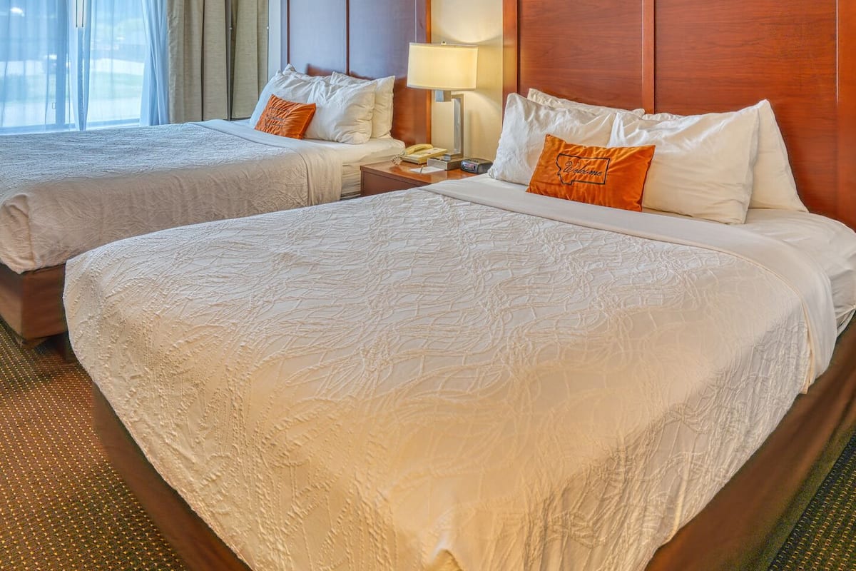 standard double room | 1 bedroom, in-room safe, laptop workspace, blackout curtains