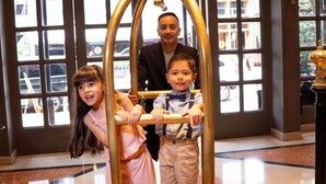 A group of people in a lobby with large windows and a polished floor. - Sofitel Bogota Victoria Regia (Bogotá)