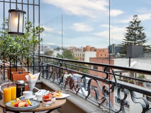 Suite junior, 1 cama de matrimonio grande | Minibar, caja fuerte, sistema de insonorización