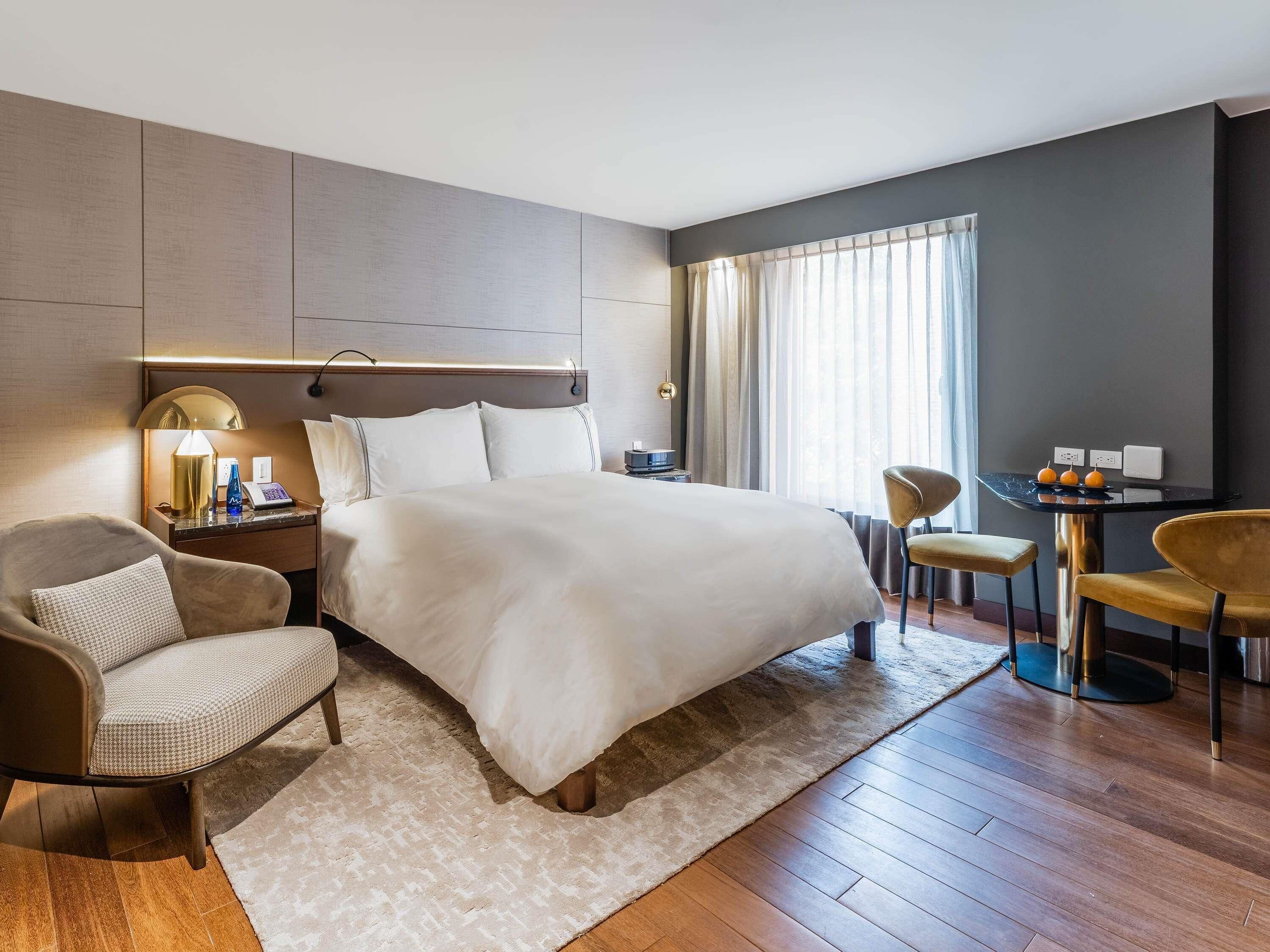 Classic Room, 1 Queen Bed | Minibar, in-room safe, soundproofing, iron/ironing board