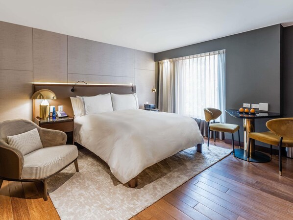 Habitación clásica, 1 cama Queen size | Minibar, caja de seguridad en la habitación y insonorización