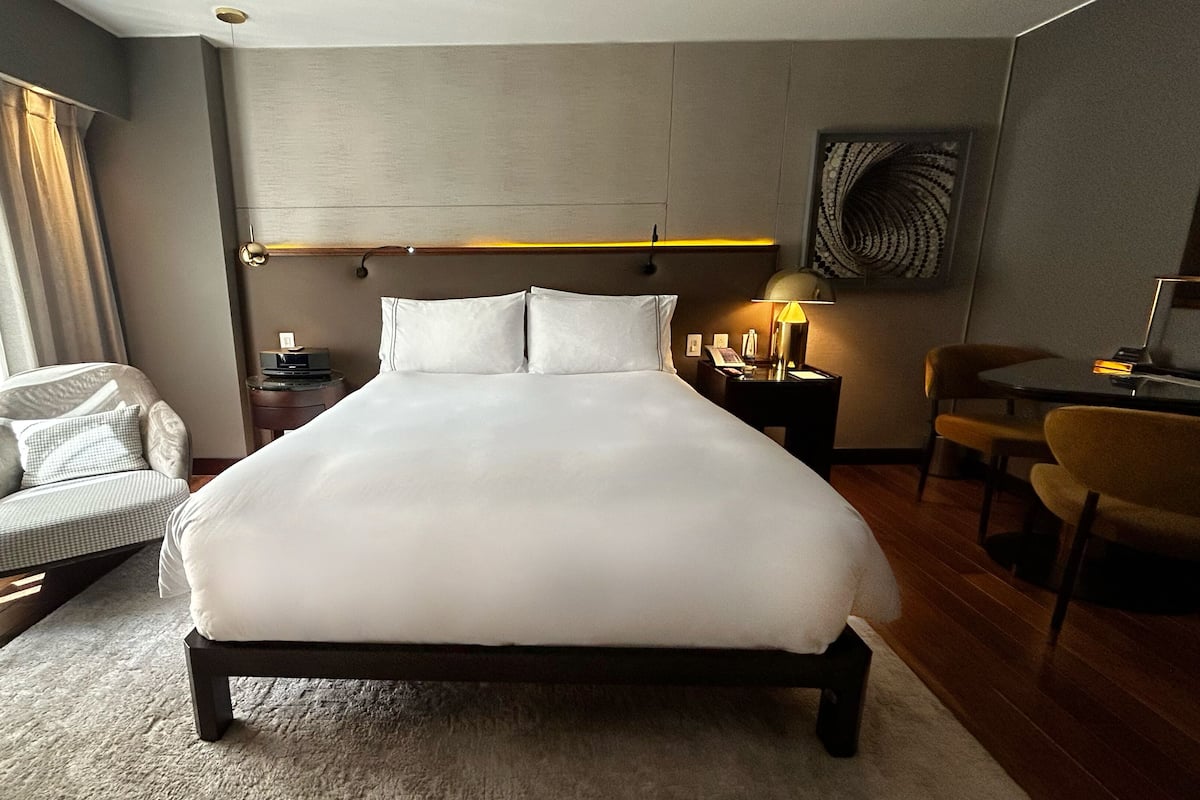 Superior Room, 1 Queen Bed | Minibar, in-room safe, soundproofing, iron/ironing board