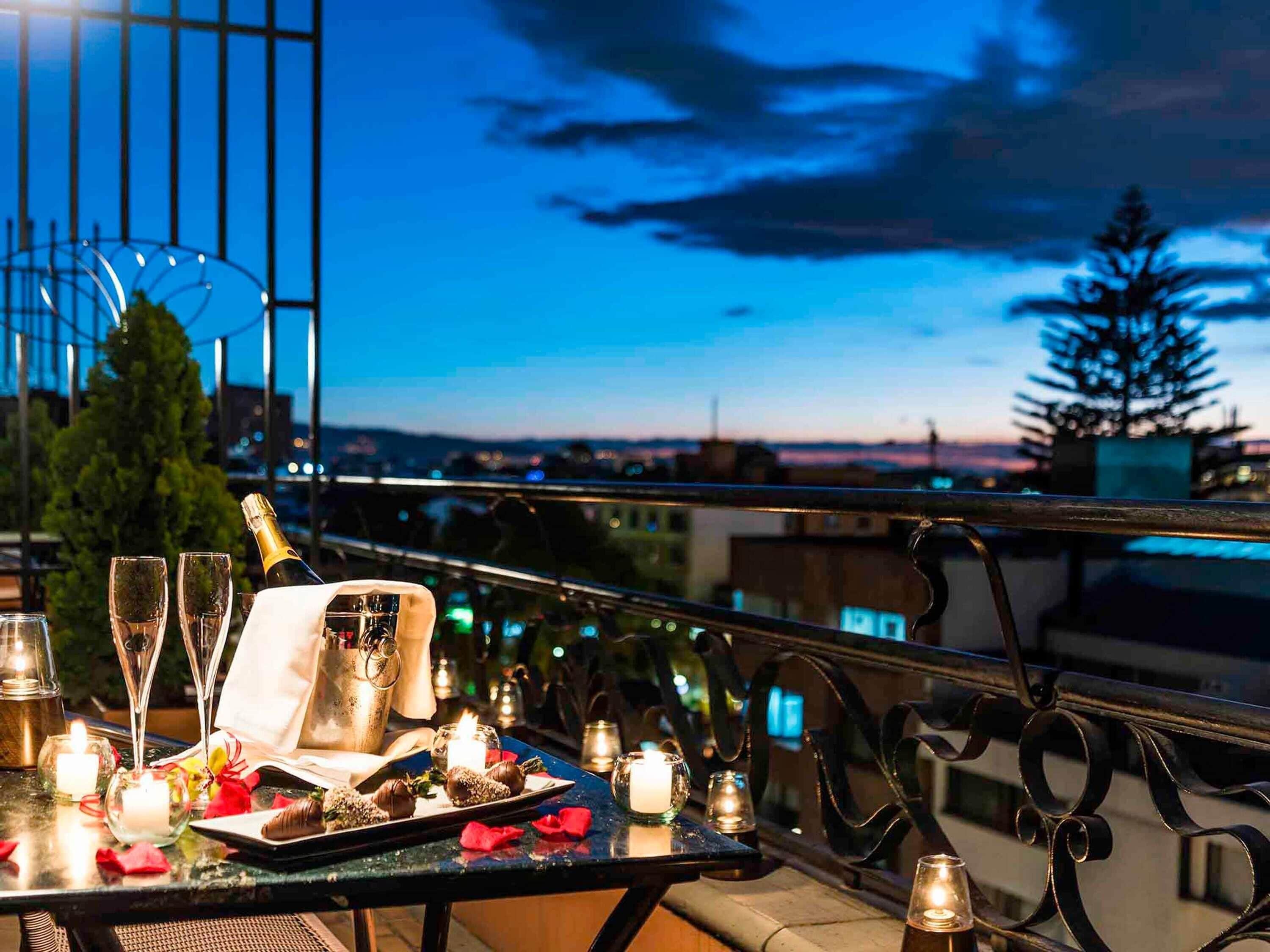 Junior Suite Room with King Size Bed and Sofa Bed | Minibar, in-room safe, soundproofing, iron/ironing board