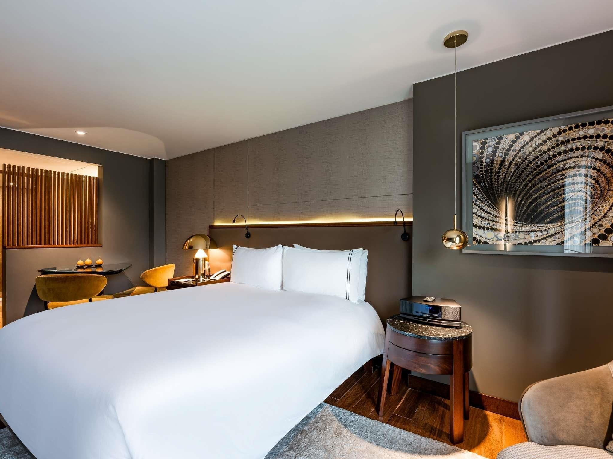Superior kamer, 1 queensize bed | Een minibar, een kluis op de kamer, geluiddichte muren