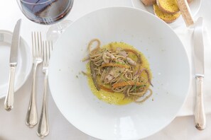 Frokost, lunsj og middag serveres