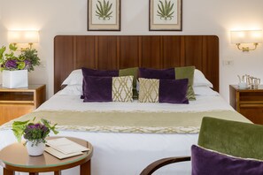 Classic Double or Twin Room | Minibar, in-room safe, desk, soundproofing