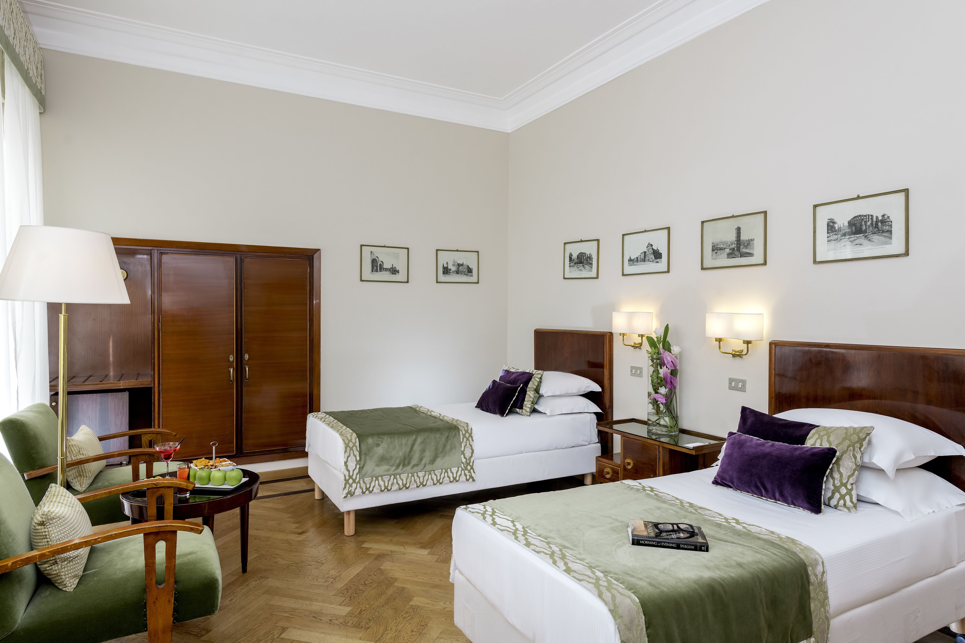 classic double or twin room | 1 bedroom, minibar, in-room safe, desk