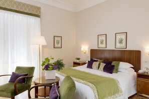 Minibar, in-room safe, desk, soundproofing - Bettoja Atlantico Hotel (Rome)