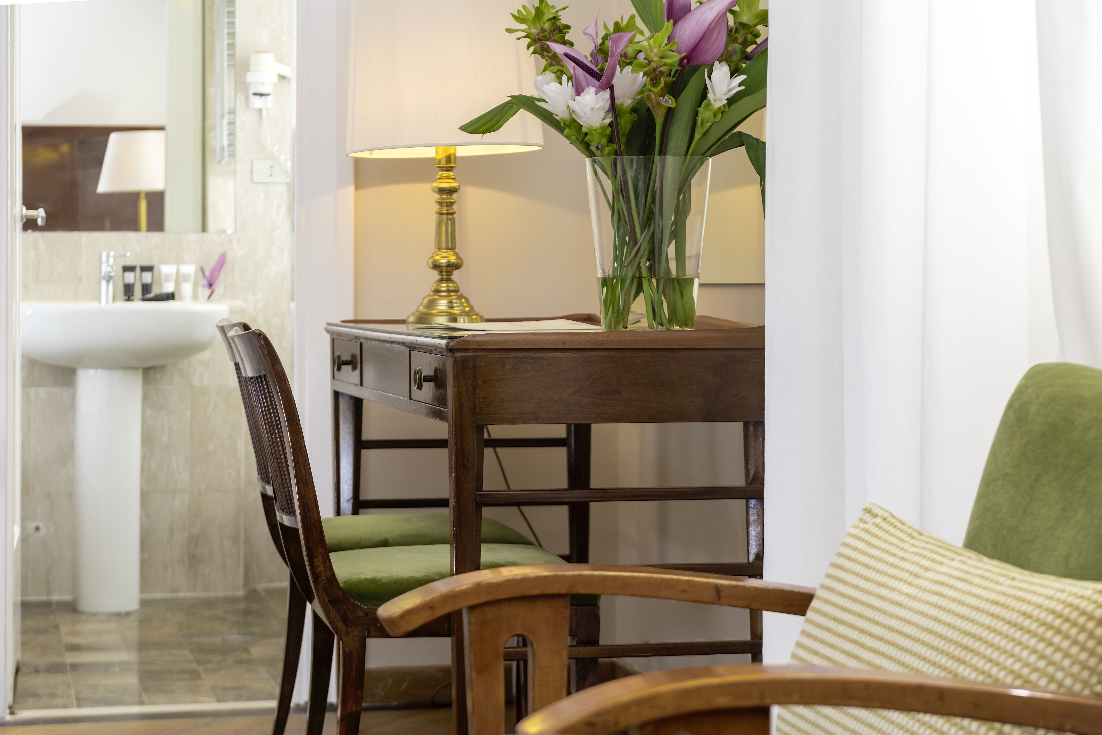 classic double or twin room | bathroom | separate bathtub and shower, free toiletries, hair dryer, bidet