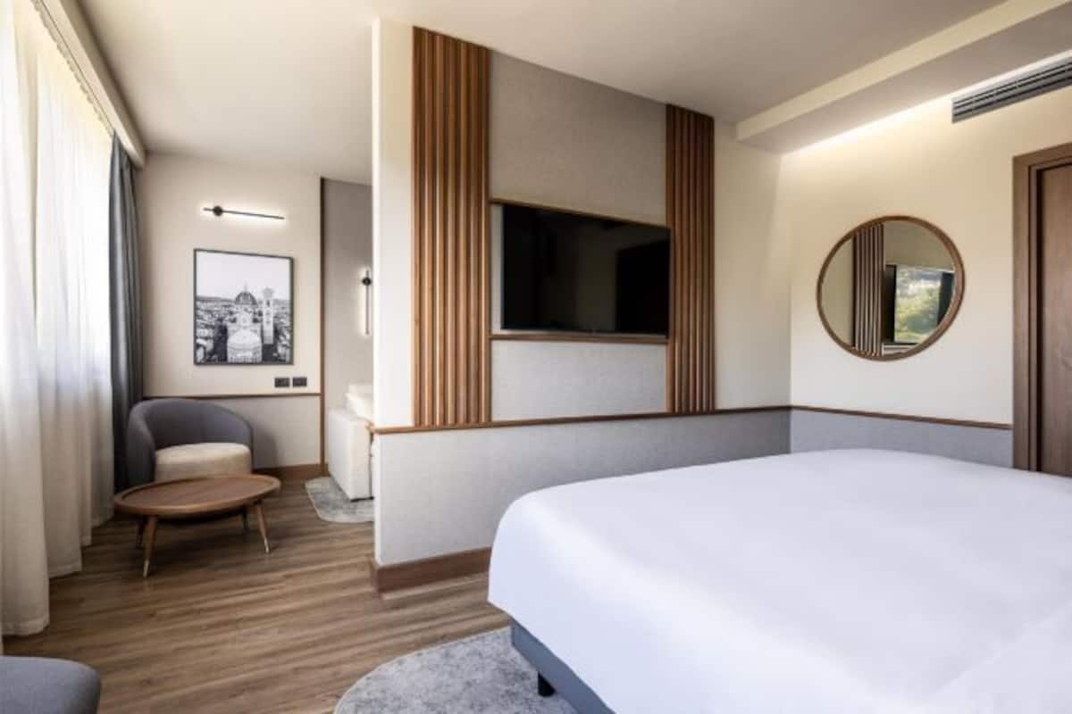 Premium bedding, in-room safe, desk, soundproofing