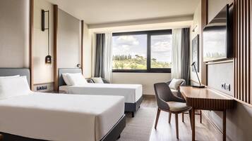 Roupas de cama premium, cofres nos quartos, escrivaninha