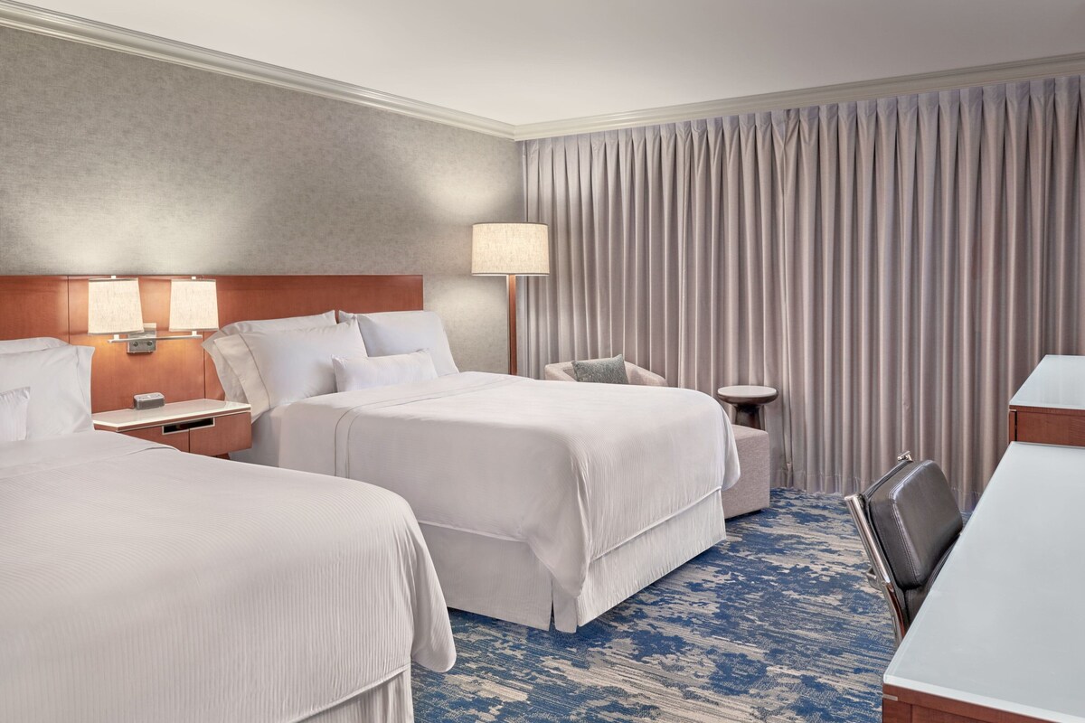Premium bedding, down comforters, in-room safe, desk