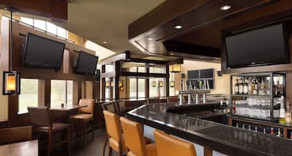 DoubleTree by Hilton Hartford - Bradley Airport