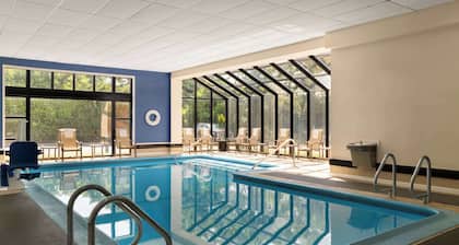 DoubleTree by Hilton Hartford - Bradley Airport