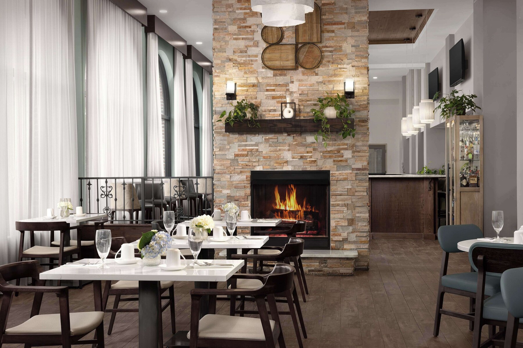 Breakfast, lunch and dinner served