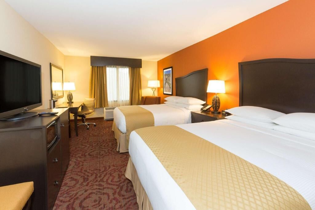 Premium bedding, pillowtop beds, in-room safe, desk