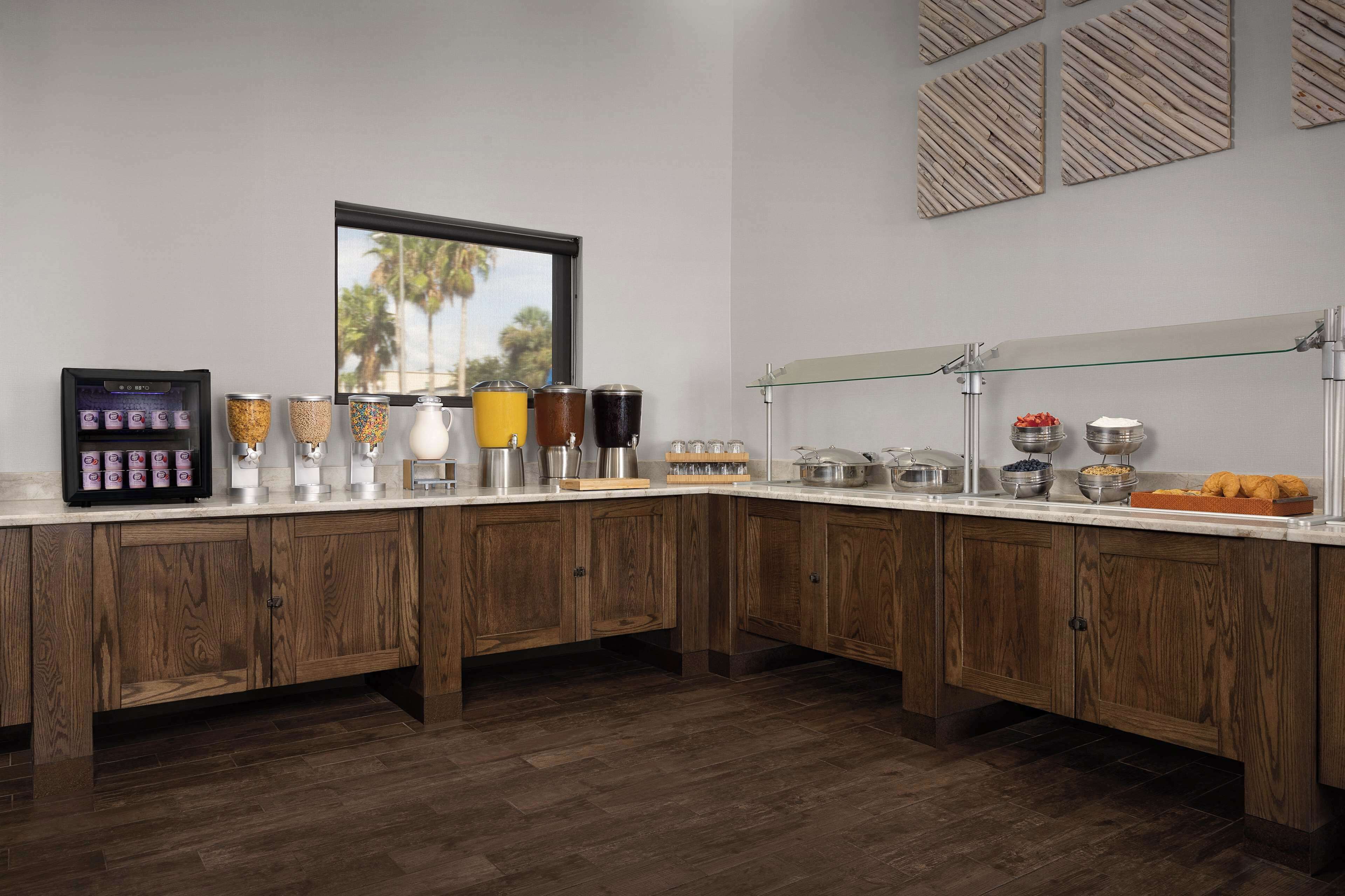 每日供应全套早餐（需付费）