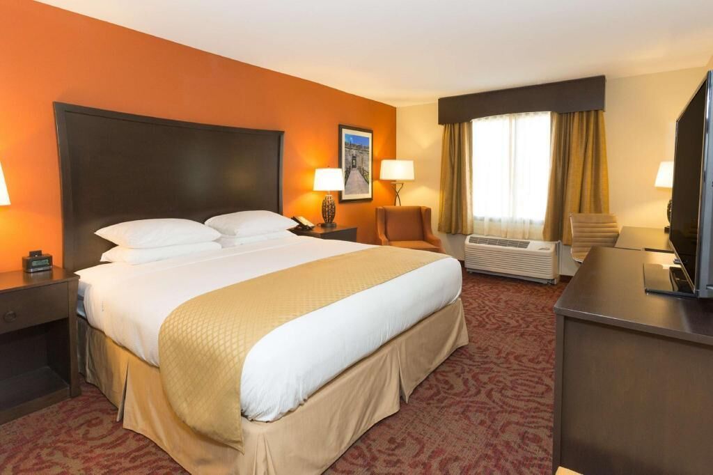 Premium bedding, pillowtop beds, in-room safe, desk