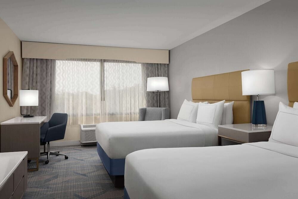 Luxe beddengoed, pillowtop-bedden, een kluis op de kamer, een bureau