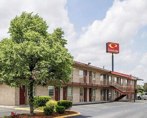 Exterior - Econo Lodge Columbus West (Columbus)