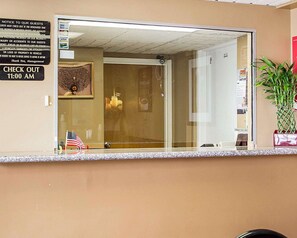 Lobby - Econo Lodge Columbus West (Columbus)
