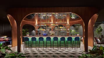 2 bares/lounges, saguão/lounge