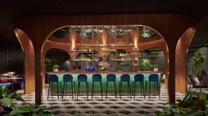 2 bars/lounges, lobby lounge