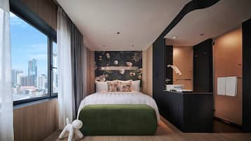 1 quarto, frigobar, cofres nos quartos, cortinas blackout