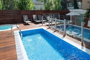 Outdoor pool, pool umbrellas, sun loungers