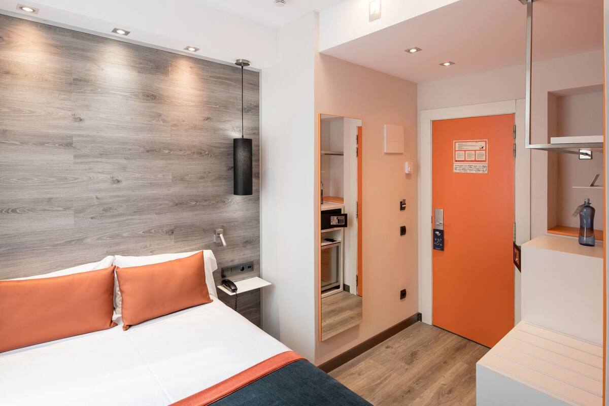 Minibar, in-room safe, desk, soundproofing