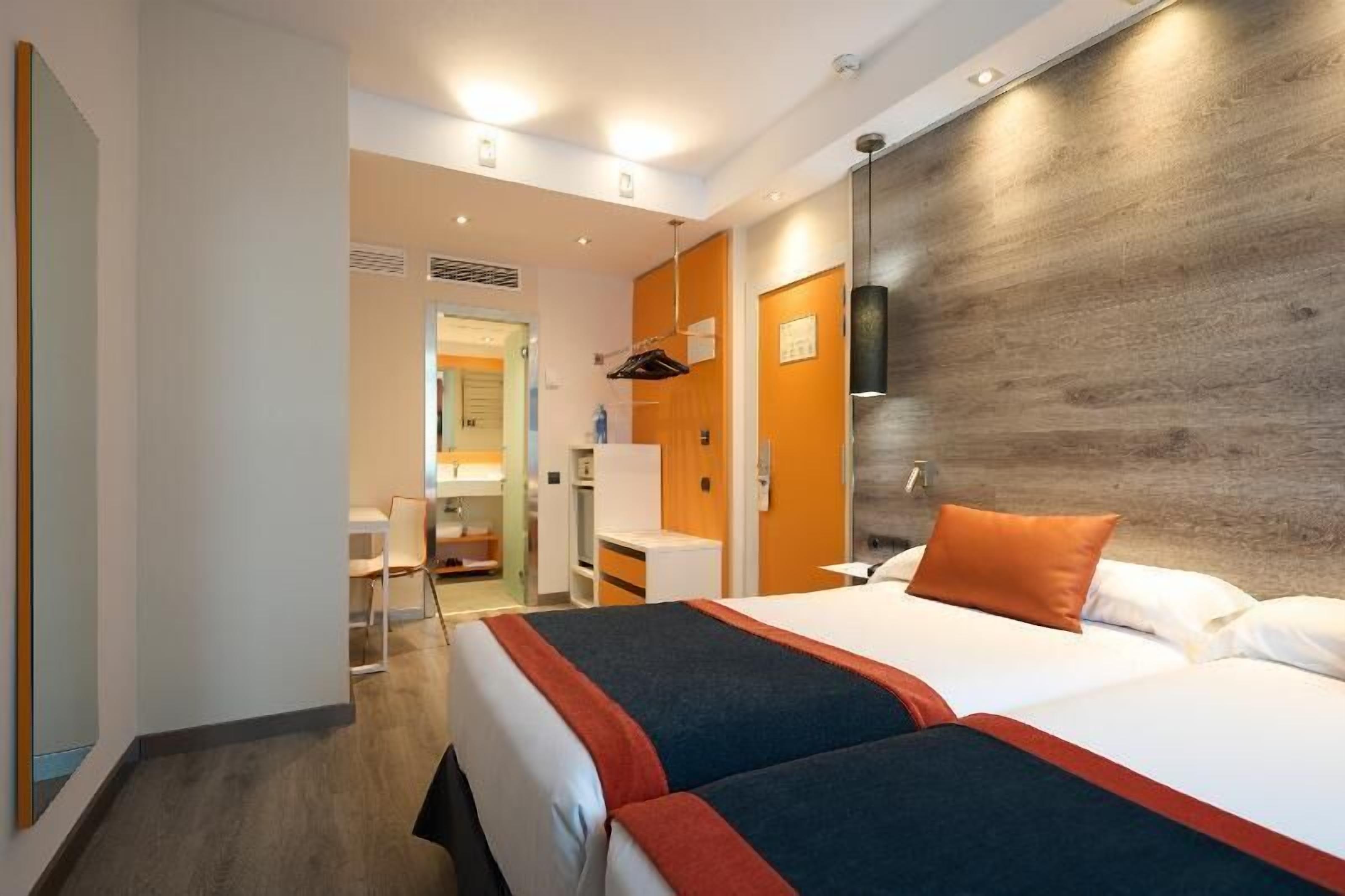 Minibar, coffres-forts dans les chambres, bureau, chambres insonorisées