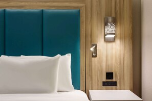 Ropa de cama de alta calidad, camas con pillow-top y escritorio 