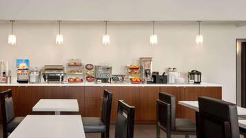 Ilmainen päivittäinen buffetaamiainen