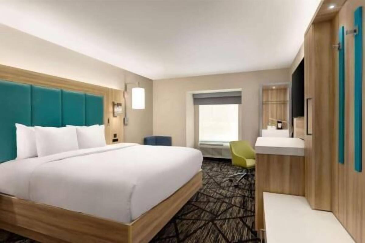 Premium bedding, pillowtop beds, desk, blackout drapes