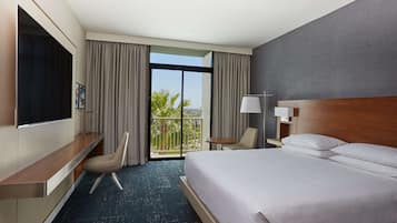 Safe på rommet, skrivebord og skrivebord for bærbar PC