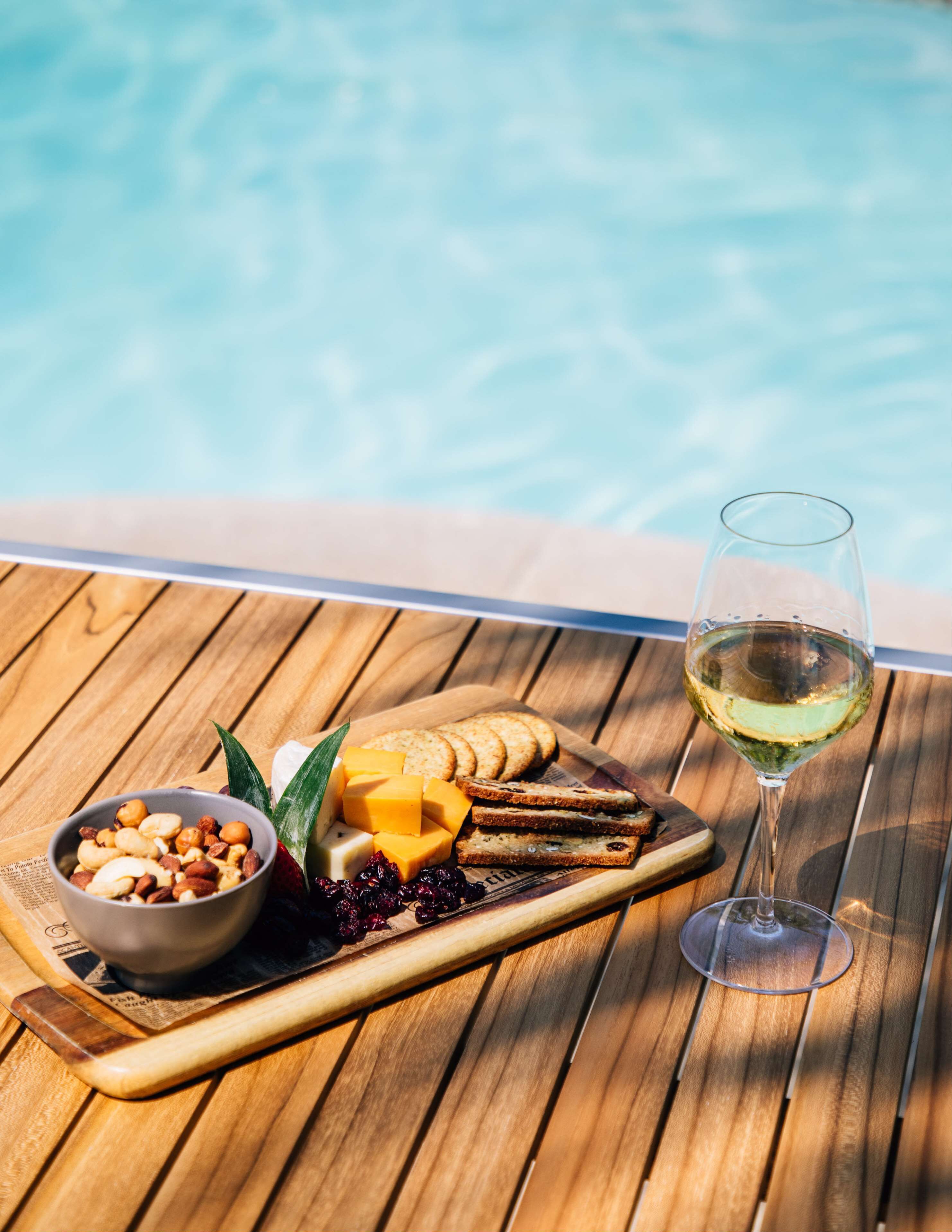 breakfast, lunch and dinner served