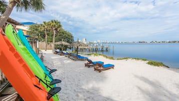 Beach nearby, white sand, sun loungers, beach umbrellas