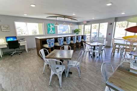 Lobby. Surf & Sand Hotel