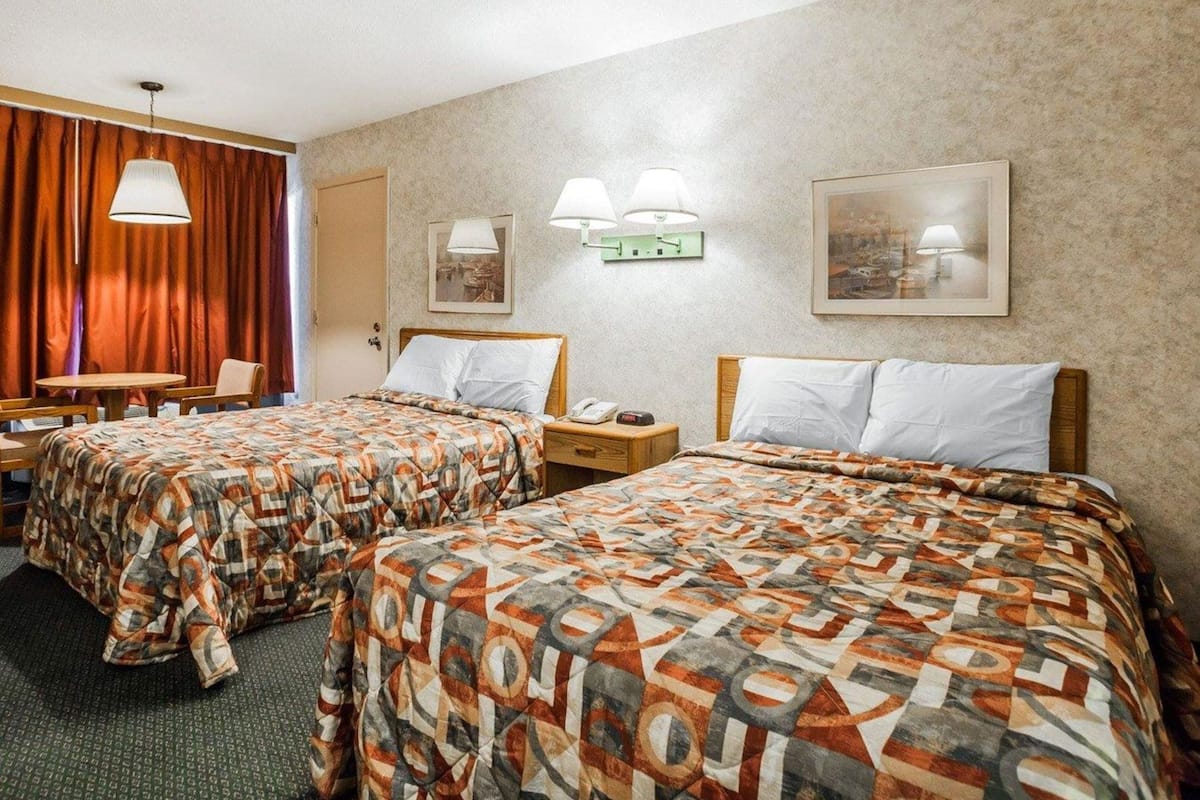 Rollaway beds, free WiFi, bed sheets