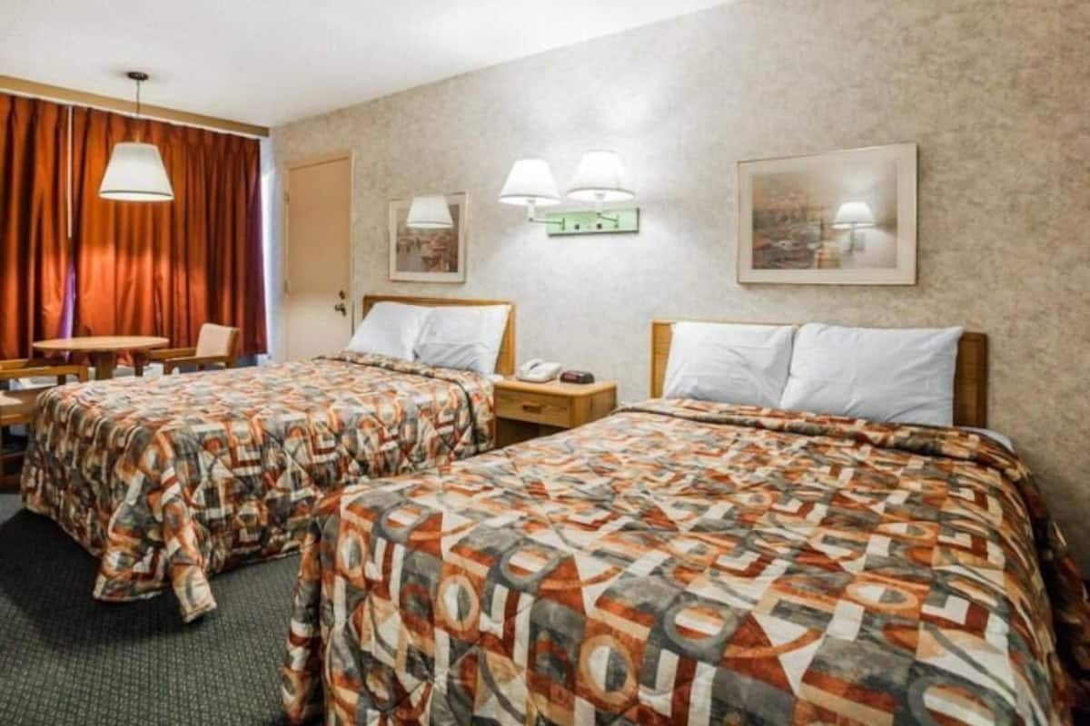 Rollaway beds, free WiFi, bed sheets