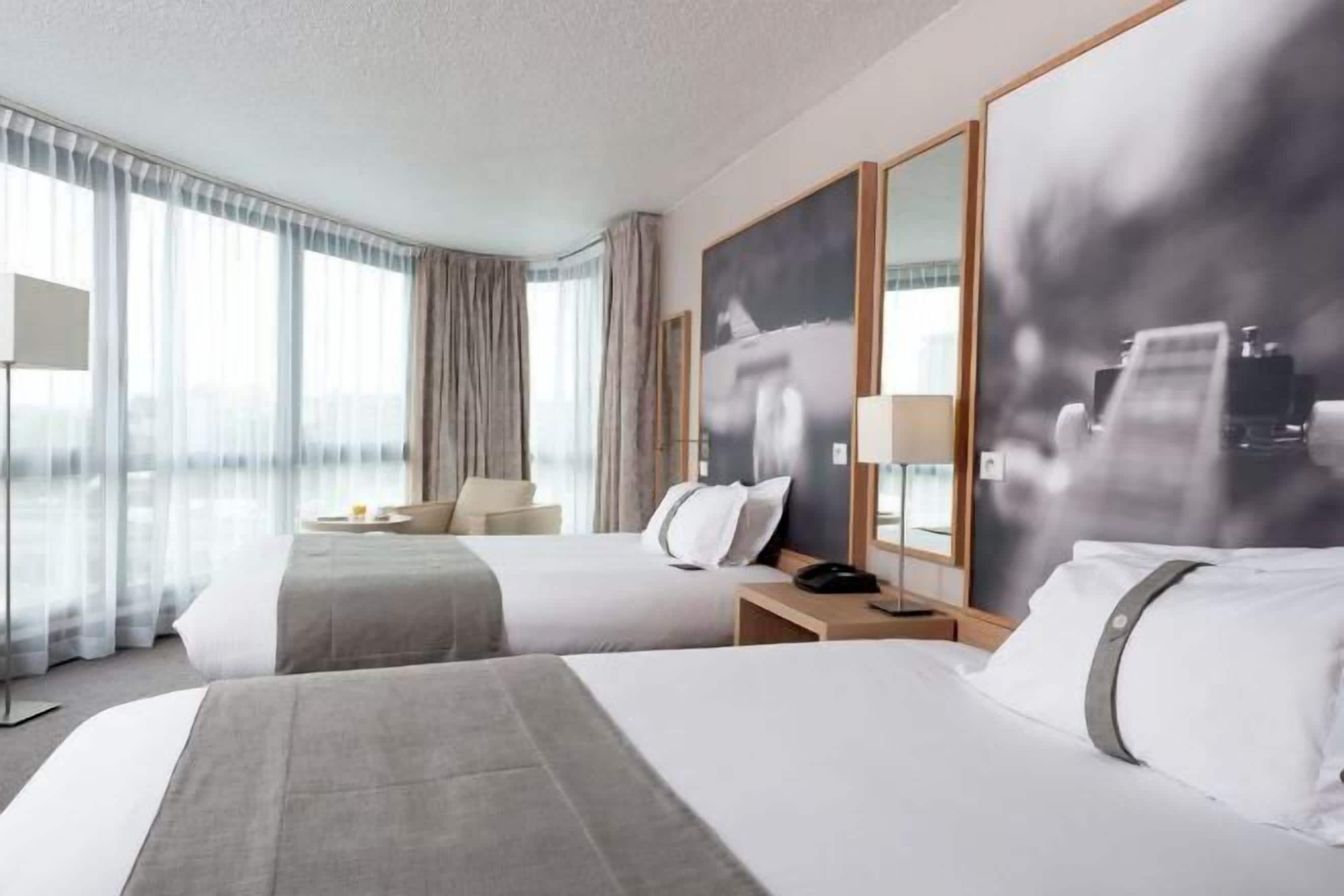 Premium bedding, in-room safe, desk, soundproofing