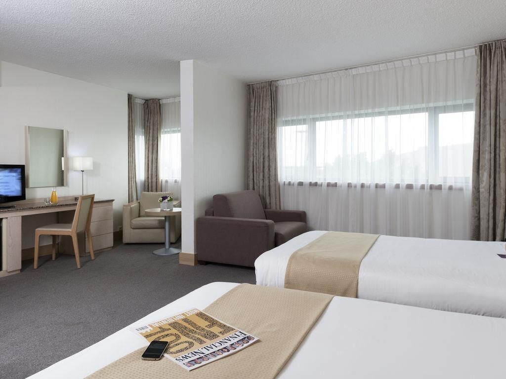 Premium bedding, in-room safe, desk, soundproofing